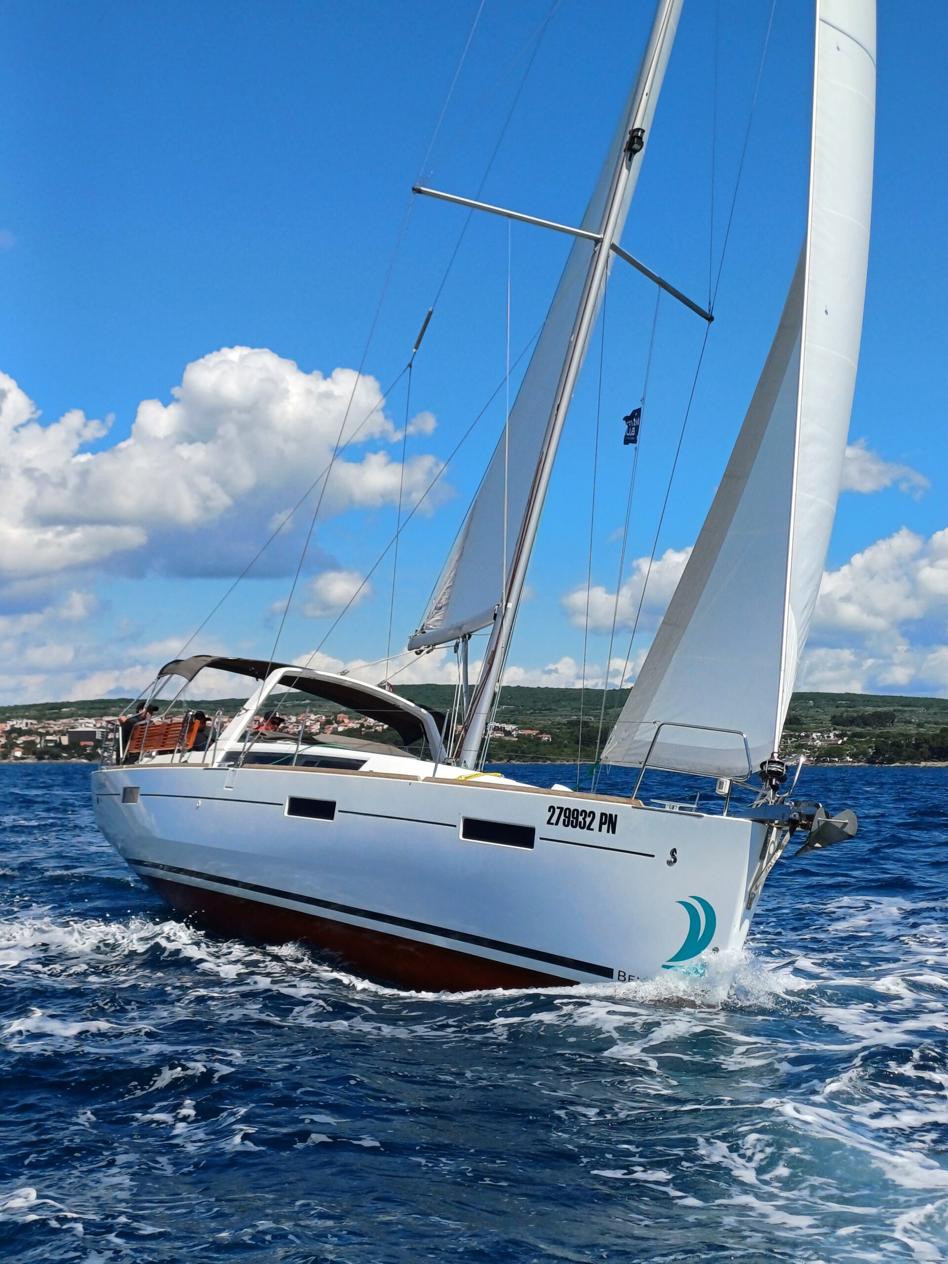 slider-yacht-skipper-charter