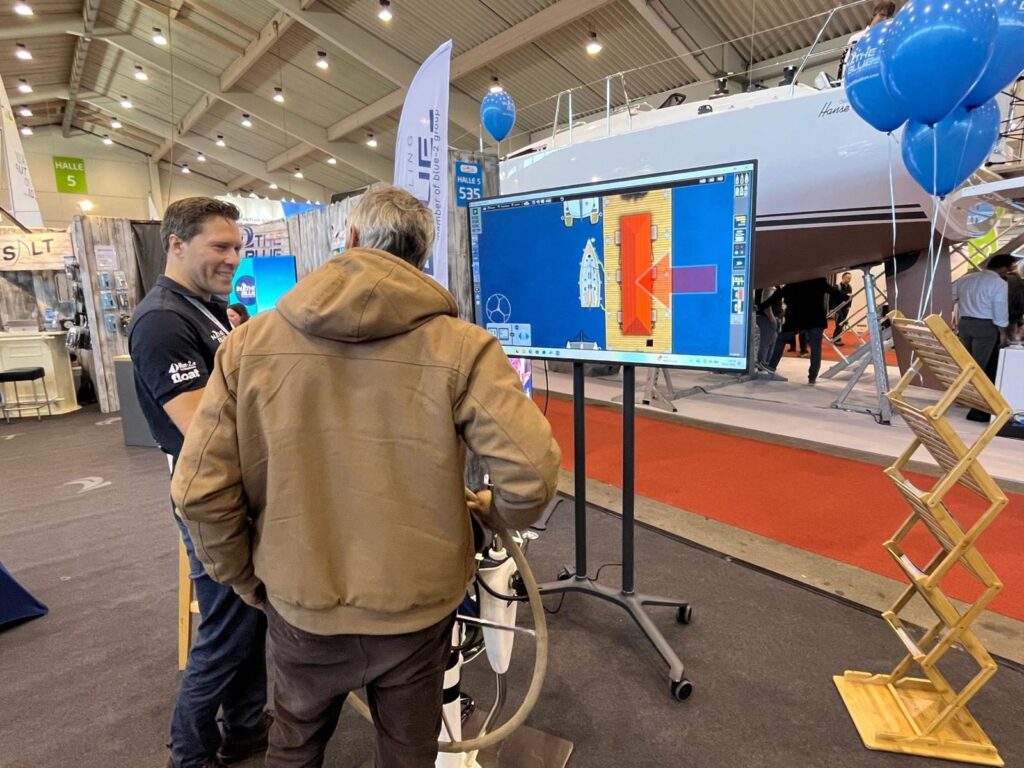 Visitors at the IN2THEBLUE virtual skipper trainer at the Boot Tulln boat show