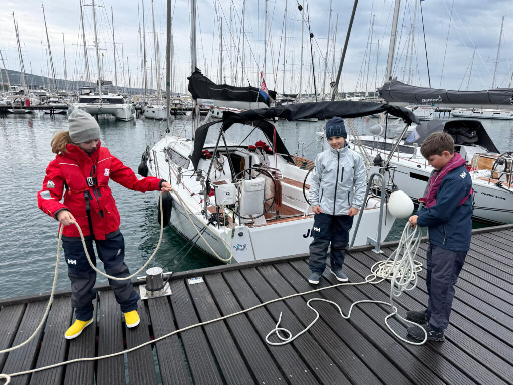 Leinenwerfen beim Skippertraining für Kids bei in2theblue